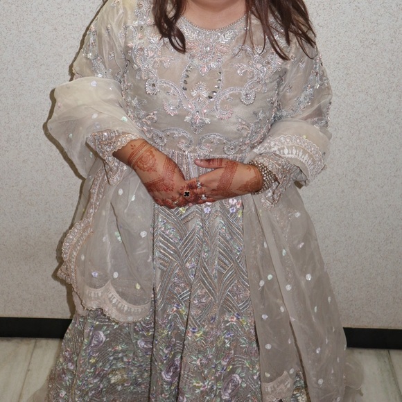 Pakistani gown with duppata for sale! Brand new worn once! - Picture 4 of 5